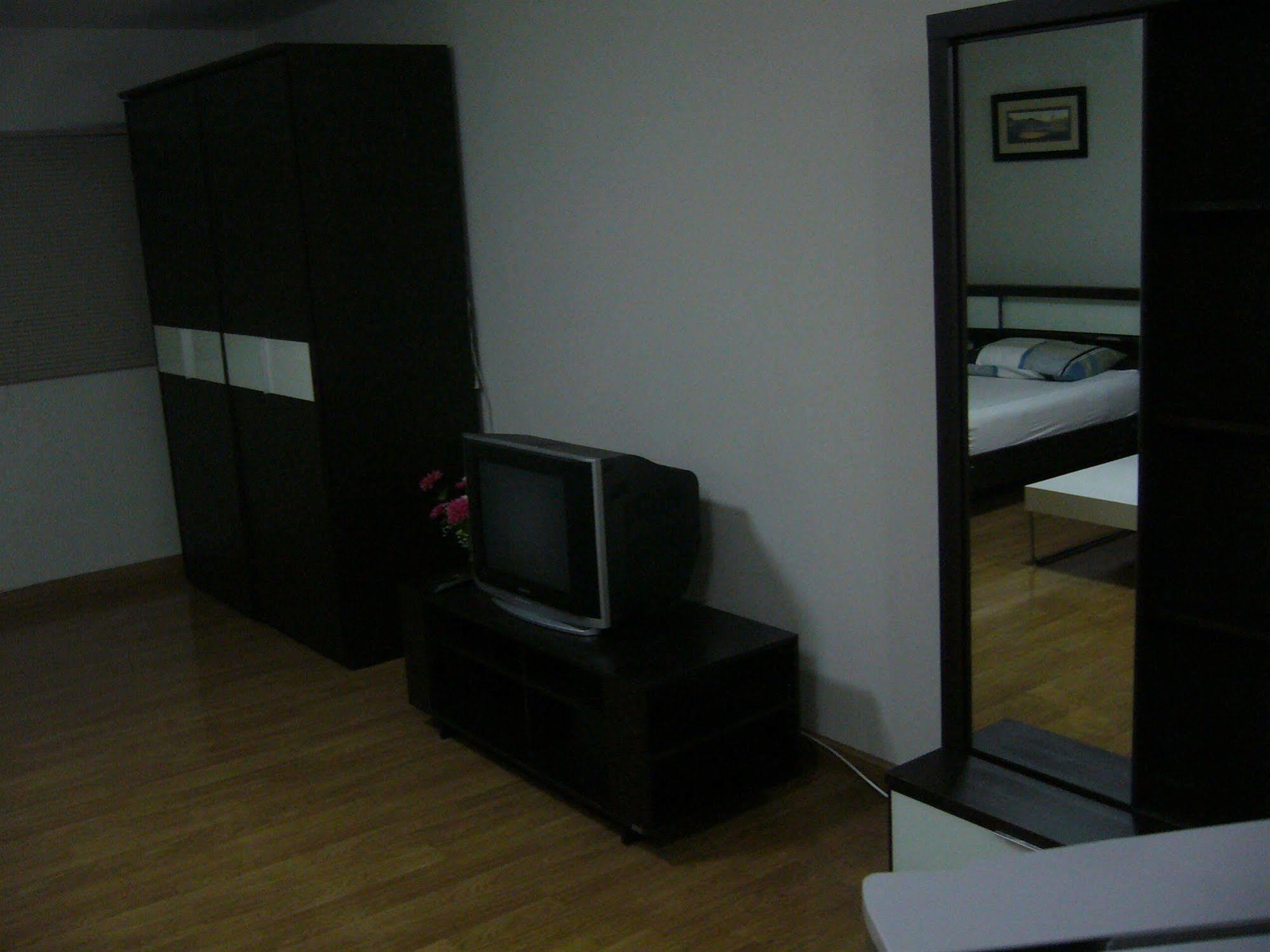 Impact Muang Thong Thani Service Condominium Pak Kret Exterior foto